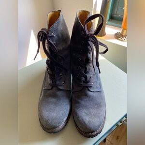 RARE Frye Sabrina 6G Olive Green-Grey Suede Lace Up Combat Block Heel Ankle Boot